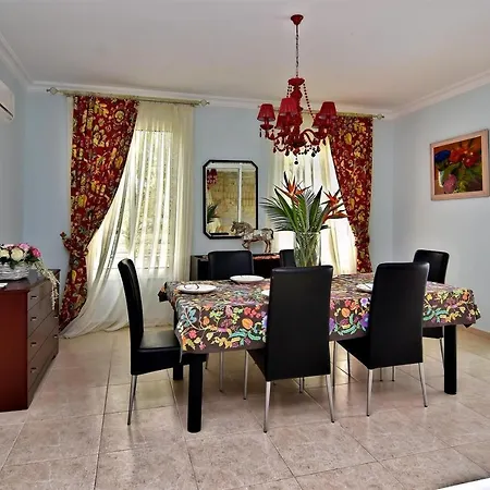 Seafront 3 Bedroom Medea With Private Pool And Garden. *