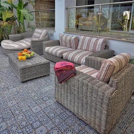 Seafront 3 Bedroom Medea With Private Pool And Garden.