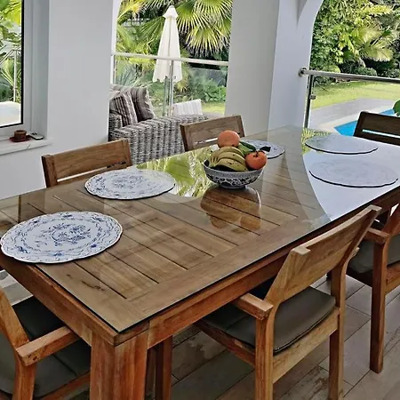 别墅 Seafront 3 Bedroom Medea With Private Pool And Garden.