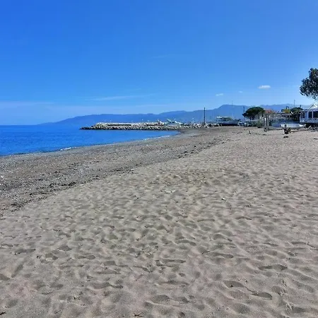 Seafront 3 Bedroom Medea With Private Pool And Garden. * Polis