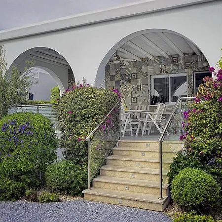 Seafront 3 Bedroom Medea With Private Pool And Garden. 别墅 Polis