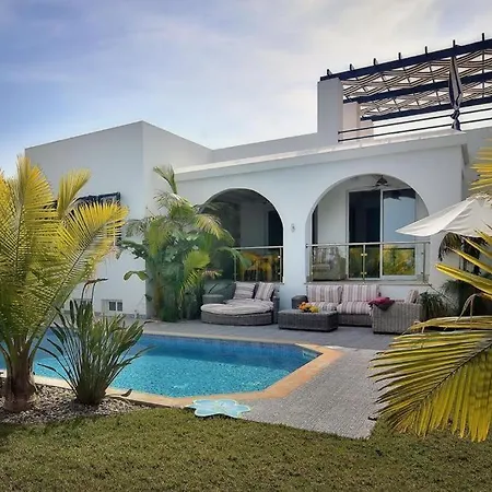 Seafront 3 Bedroom Medea With Private Pool And Garden. Polis