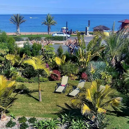 别墅 Seafront 3 Bedroom Medea With Private Pool And Garden. *